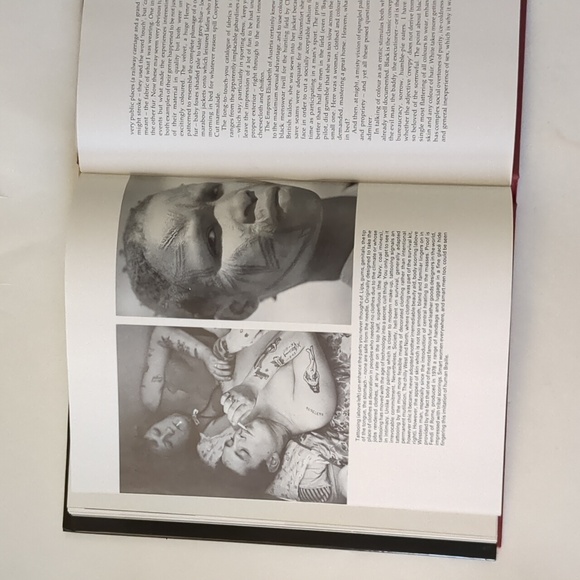 Skin to Skin: Eroticism in Dress - 1982 - Picture 10 of 15